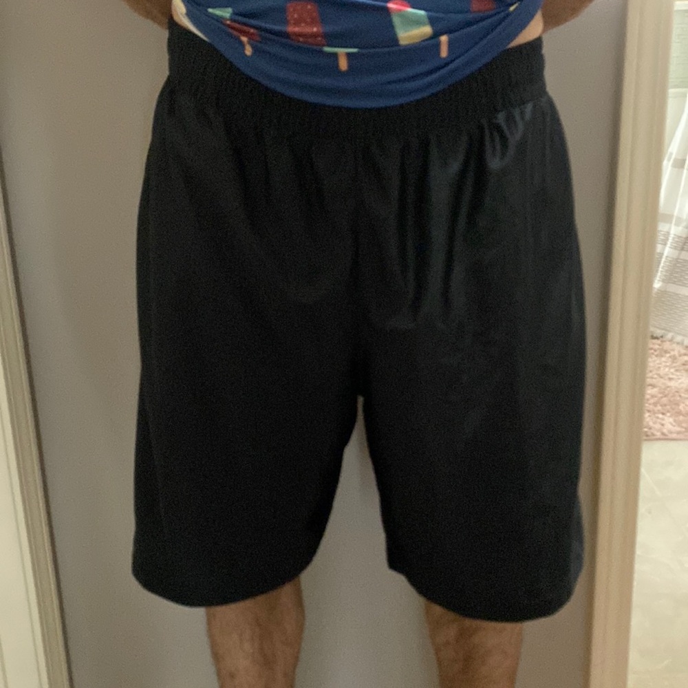 Under armour basketball shorts with pockets size XL black